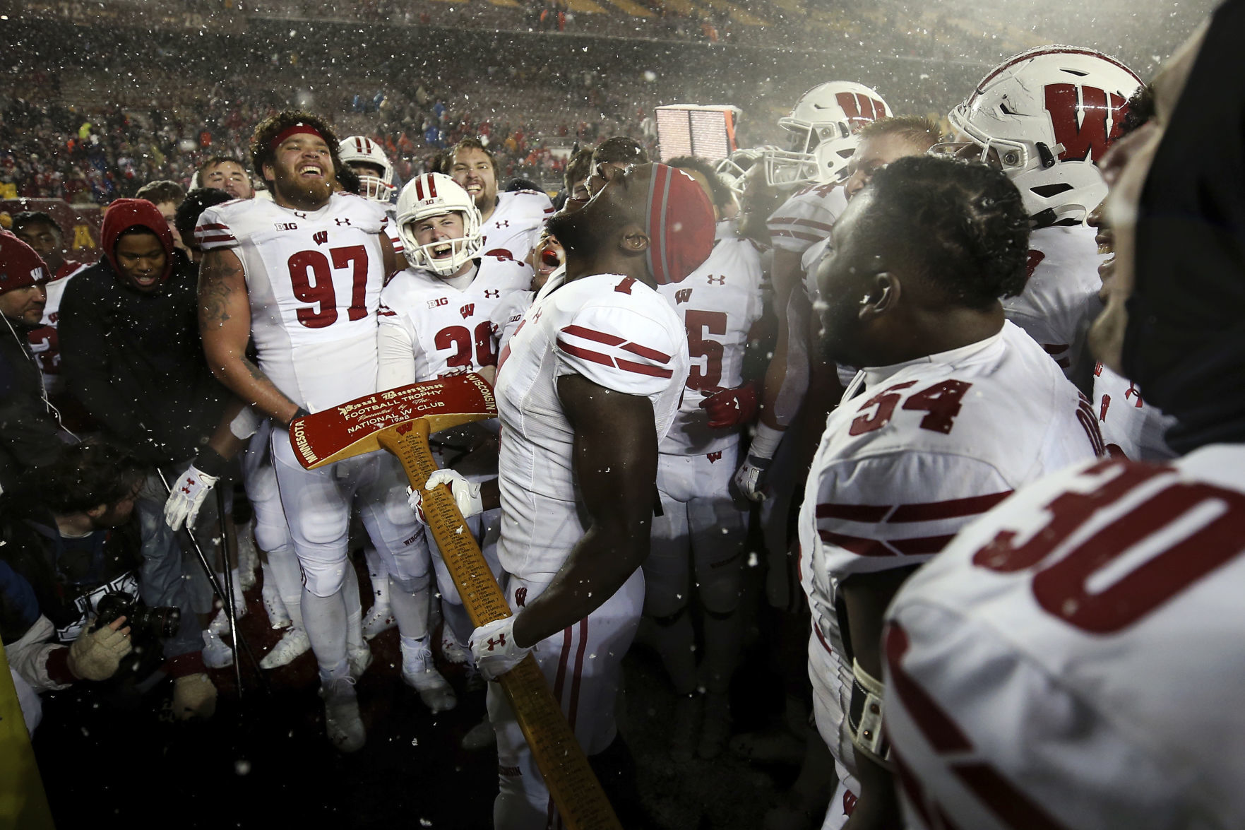Badgers 38, Golden Gophers 17